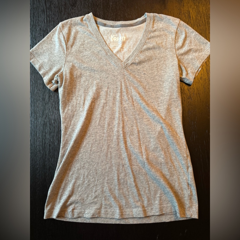 Nike Women's Heather Gray Dri-Fit V-Neck Tee (NEW without Tags)